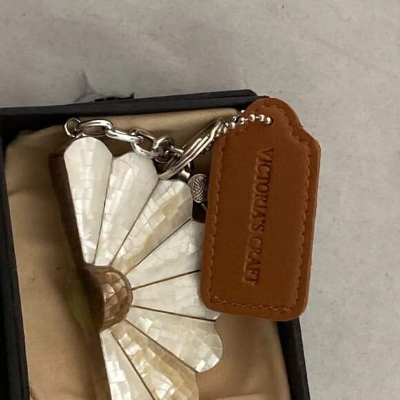 Victoria Craft Keychain - Picture 3 of 4